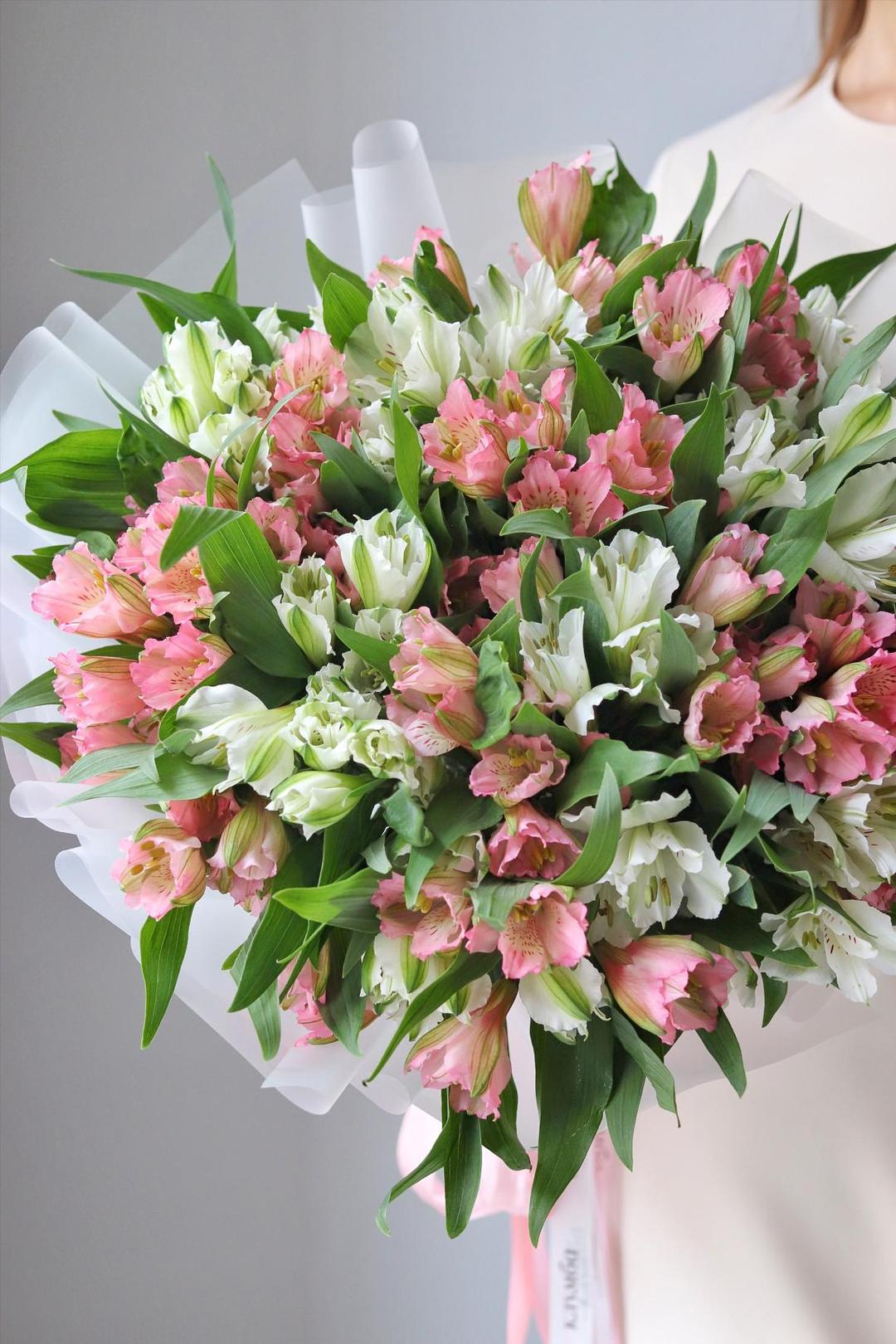 Альстромерия белая и розовая