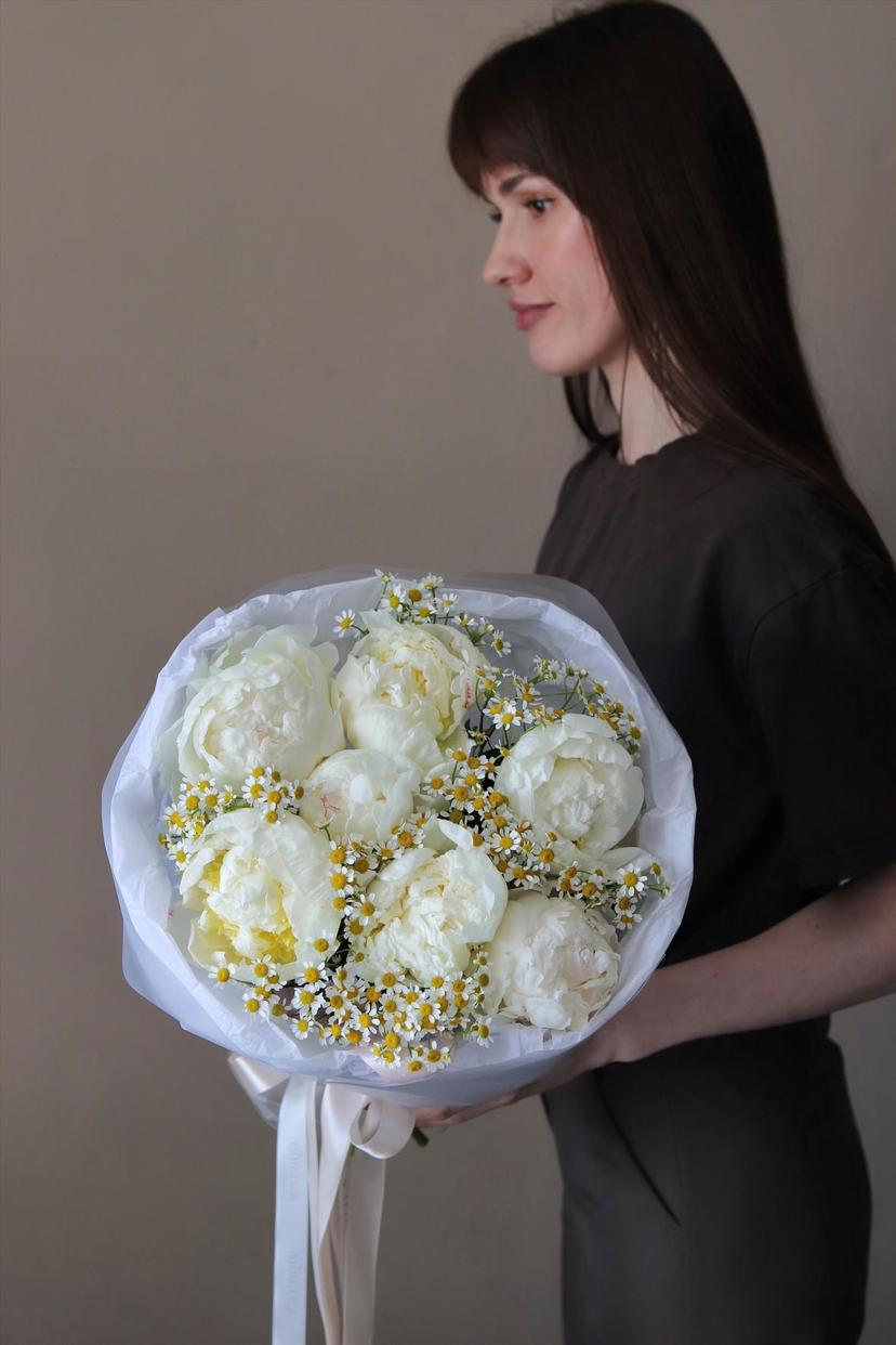 Букет «Пионы и ромашка»
