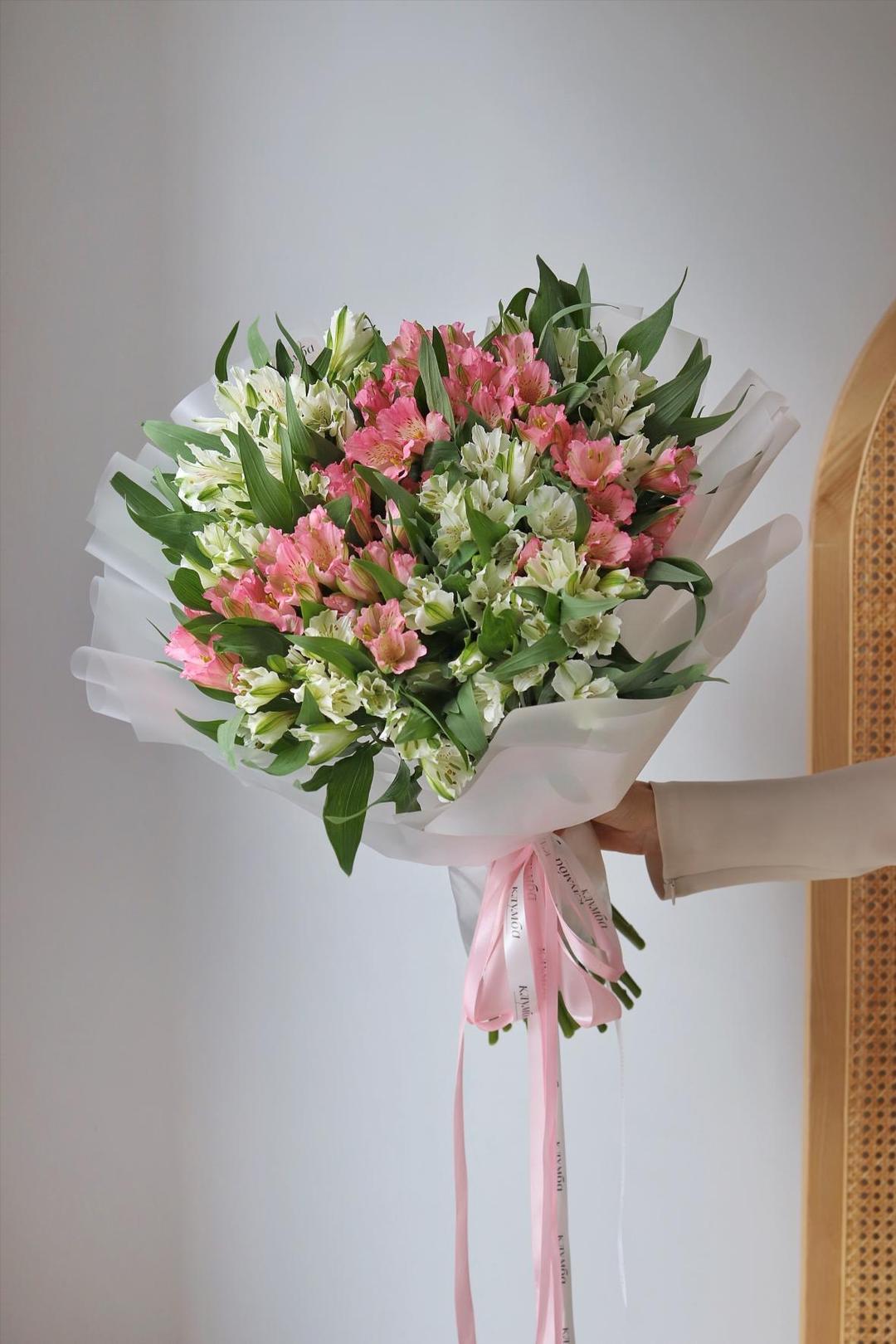 Альстромерия белая и розовая