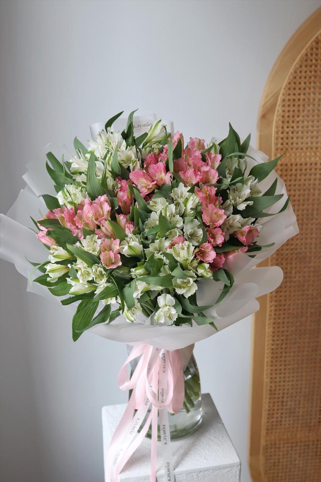 Альстромерия белая и розовая